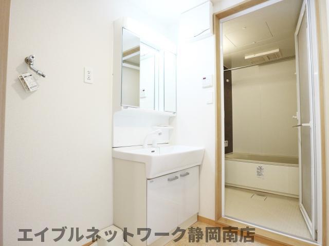 洗面設備　広い洗面スペース