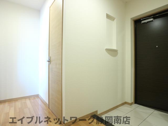 玄関　収納もある玄関です