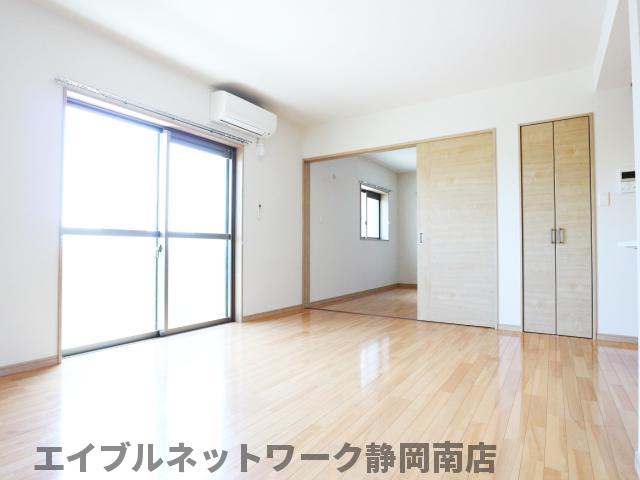 居室・リビング　ゆったり過ごせる居間です