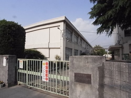 小学校　奈良市立富雄南小学校（小学校）まで786m