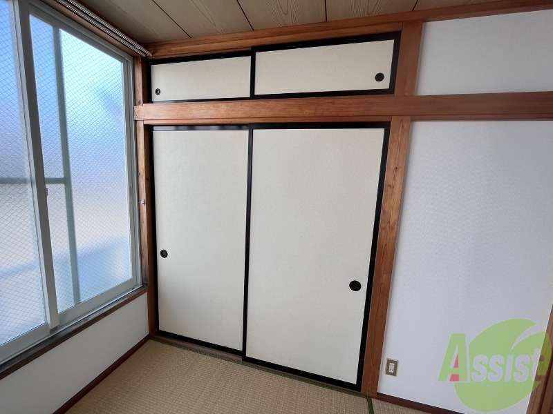 玄関　ここに収納があります。収納があると部屋が広く使えます。