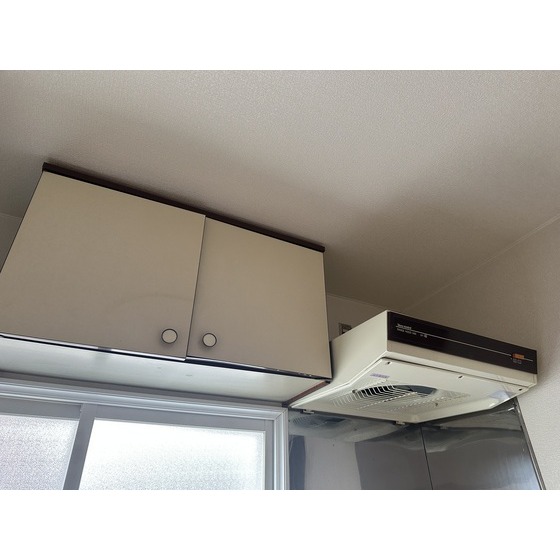 その他　キッチン上の収納です。