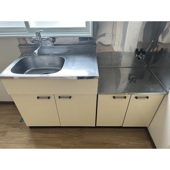 キッチン　コンロの設置が必要です。