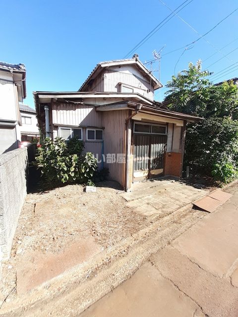 三条市桜木町貸家の建物外観