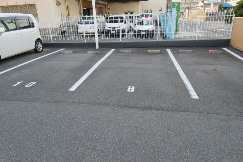 駐車場　１台分確保No.８　月額５，０００円