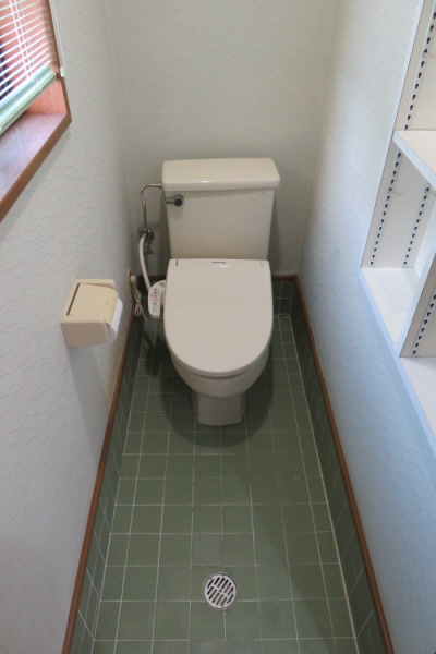 トイレ　洋式　ウォシュレットトイレ　棚あり