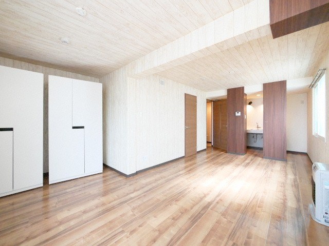 居室・リビング　広々としたお部屋なので使い方の自由度が高いお部屋です♪
