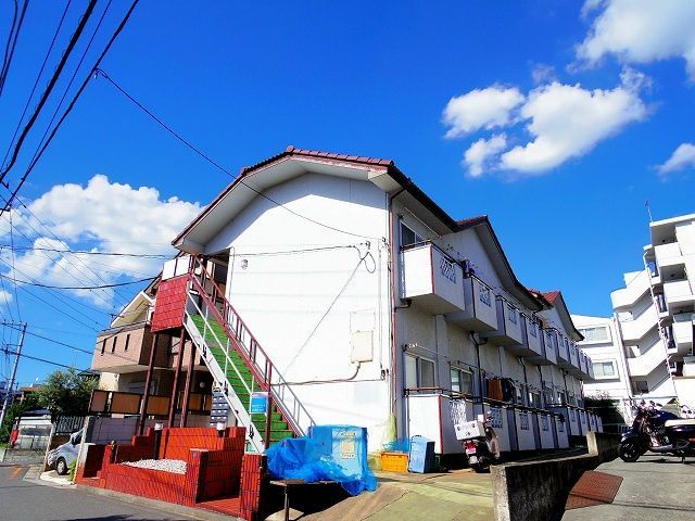 志木市幸町のアパートの建物外観