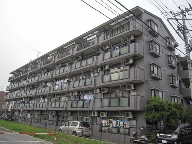 戸田市大字新曽のマンションの建物外観