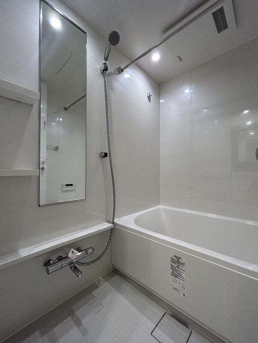 バス・シャワールーム　※写真は類似間取り別部屋。色味等異なる場合があります。