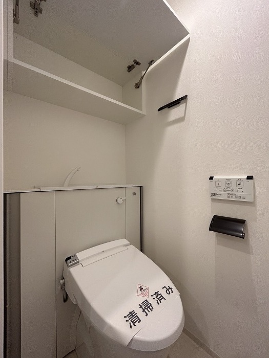 トイレ　※写真は類似間取り別部屋。色味等異なる場合があります。