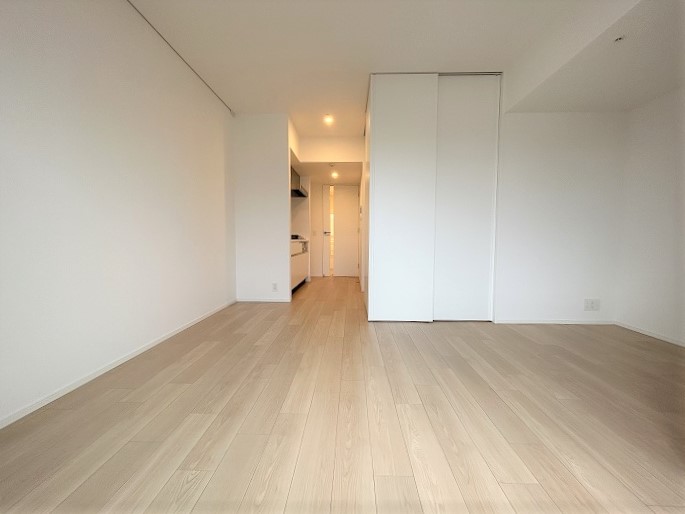 居室・リビング　※写真は類似間取り別部屋。色味等異なる場合があります。