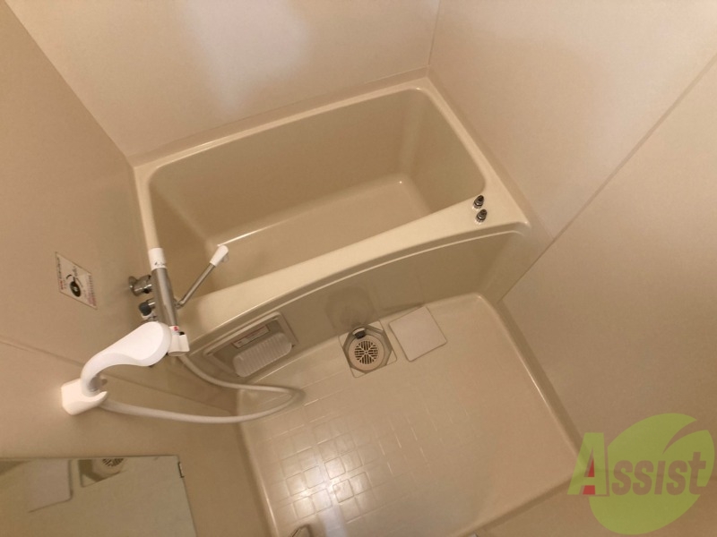 バス・シャワールーム　こちらはお風呂。一日の疲れをここで癒してください。