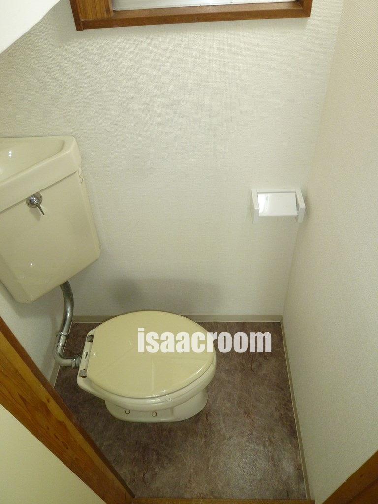トイレ　窓のあるトイレスペース