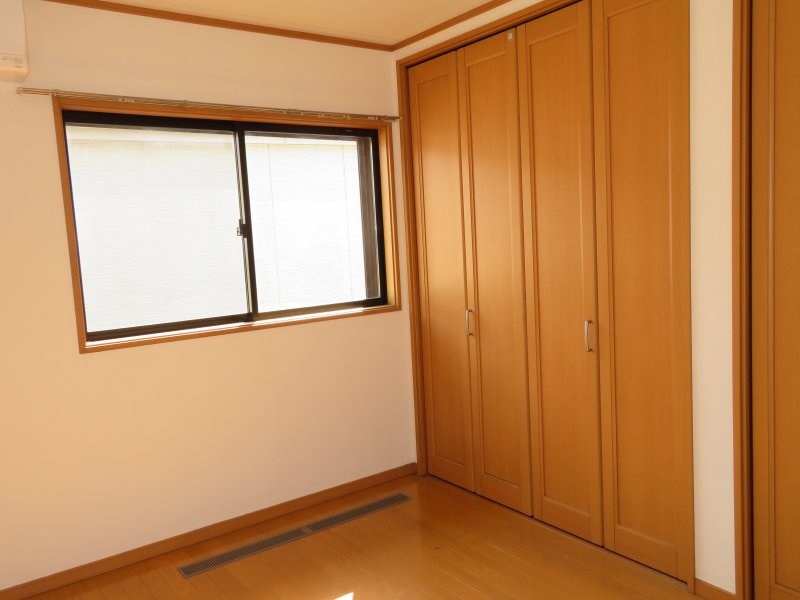 その他部屋・スペース　陽光ふりそそぐ明るい室内