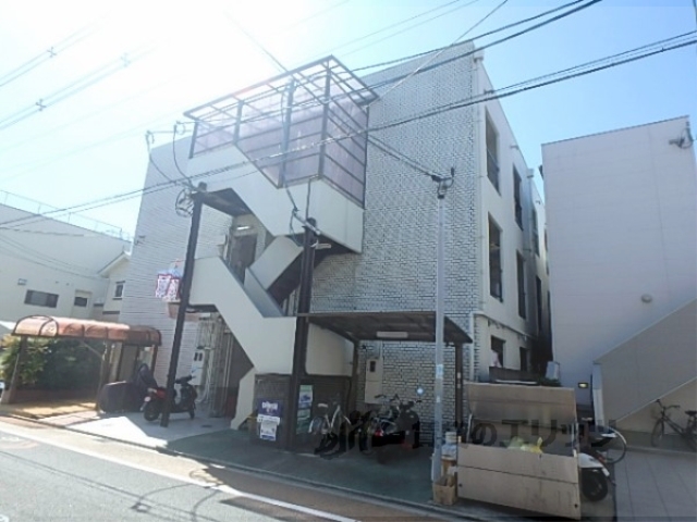 京都市伏見区加賀屋町のマンションの建物外観