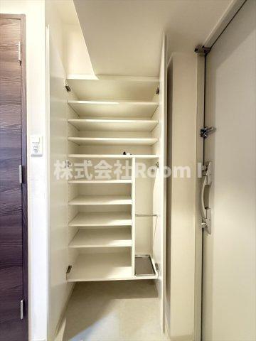 玄関　収納もある玄関です