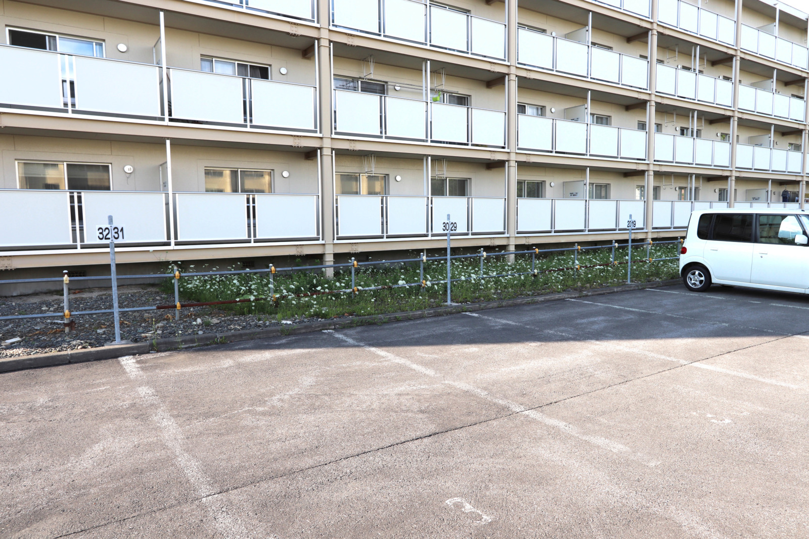 【旭川市緑が丘四条のマンションの駐車場】