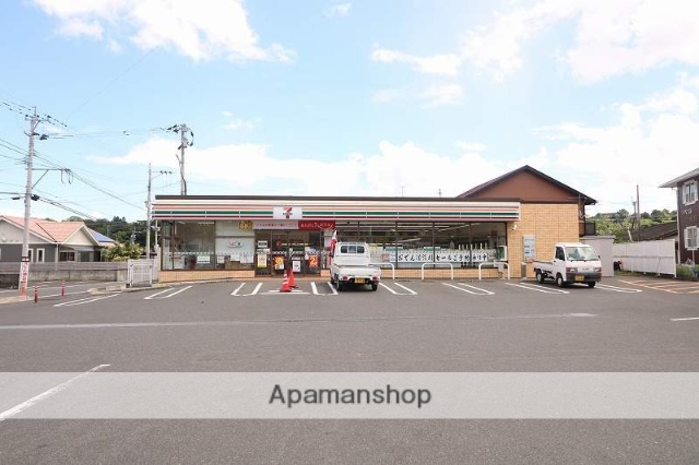 コンビニ　セブンイレブン（コンビニ）まで675m