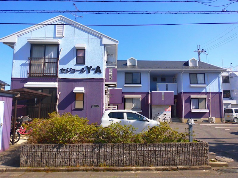 近江八幡市中村町のアパートの建物外観