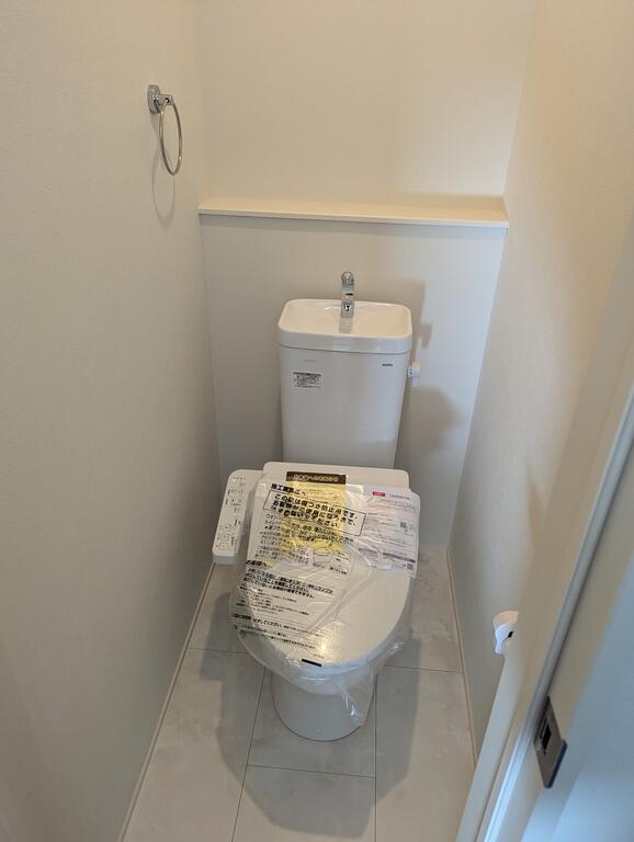 東急田園都市線 三軒茶屋駅 徒歩6分 2階建 築3年のトイレ写真