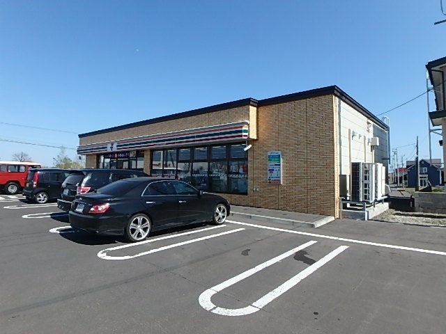 コンビニ　セブンイレブン苫小牧宮前町店（コンビニ）まで266m