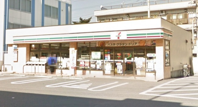 コンビニ　セブンイレブン（コンビニ）まで72m