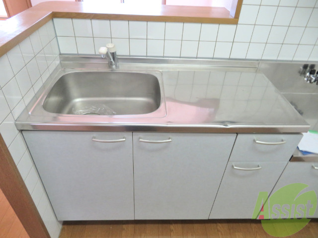 キッチン　キッチンはこちら調理スペースが広いので料理もしやすそうですね