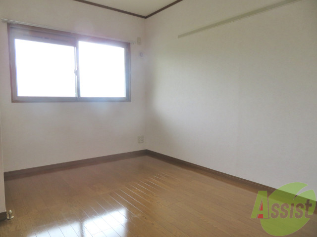 その他部屋・スペース　こちらのお部屋も日差しが入り明るいですよ。