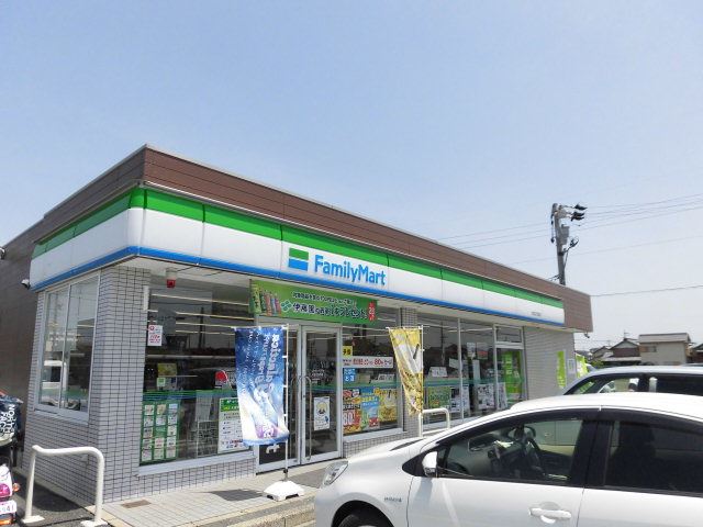 コンビニ　ファミリーマート（コンビニ）まで370m