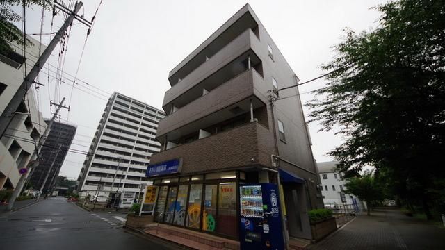 新座市野火止のマンションの建物外観