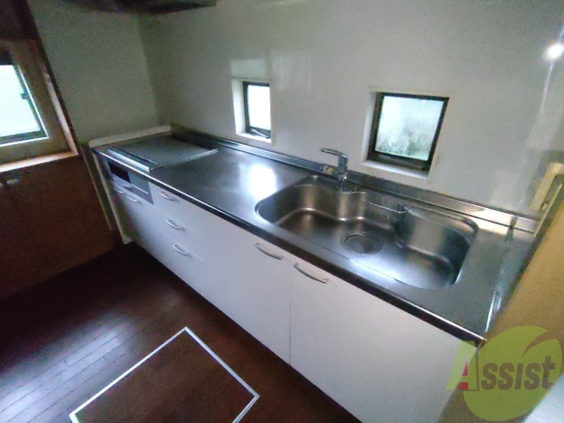 キッチン　キッチンは綺麗で調理スペースもしっかりございます。