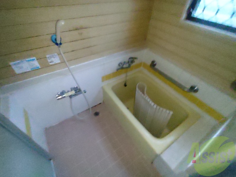 バス・シャワールーム　浴室は綺麗で追い焚きも付いて気持ちよくお過ごしいただけます。