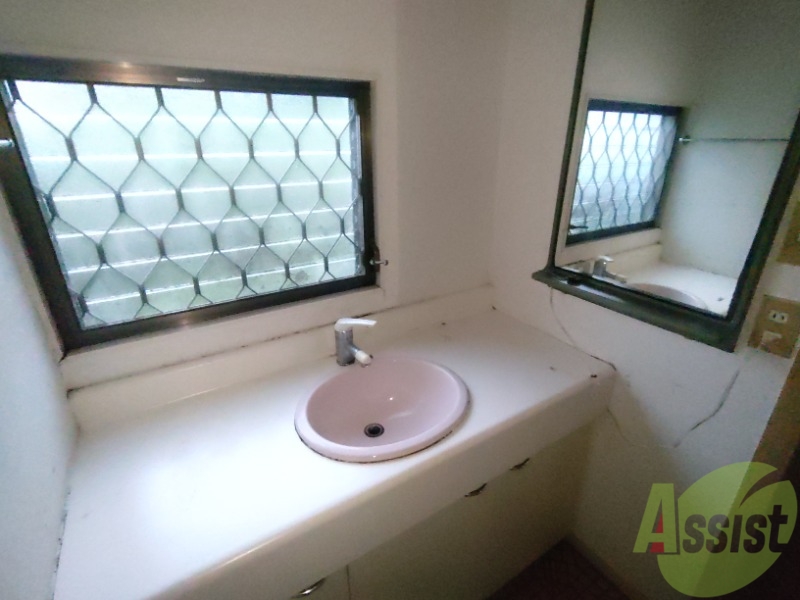 洗面設備　こちらの洗面台で洗顔、歯磨きも行えます。