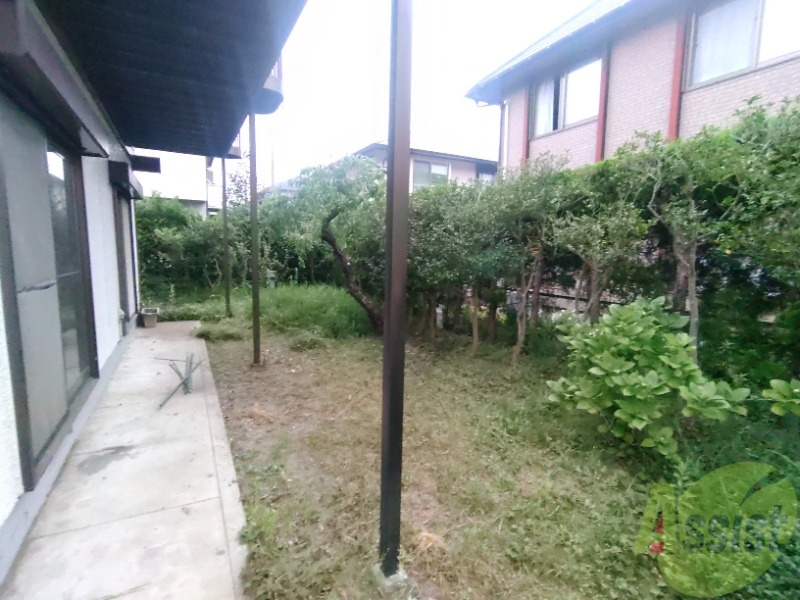 バルコニー　ベランダはよく日が当たり気持ちの良い空間です。