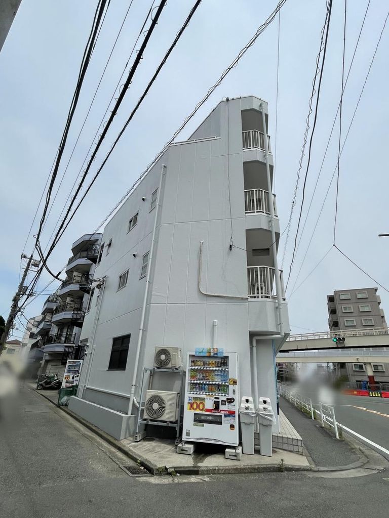 【横浜市神奈川区新子安のマンションの建物外観】