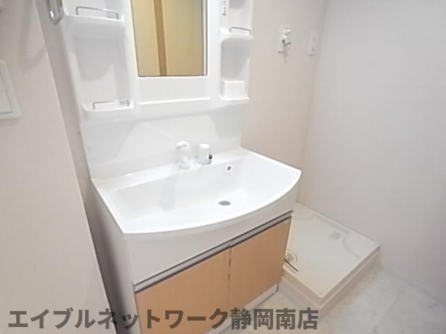 洗面設備　スペースが確保できる洗面所です