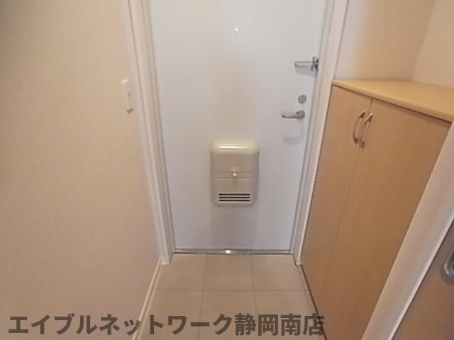 玄関　収納もある玄関です