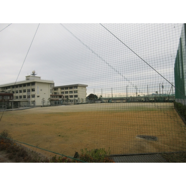 中学校　高知市立三里中学校（中学校）まで2038m