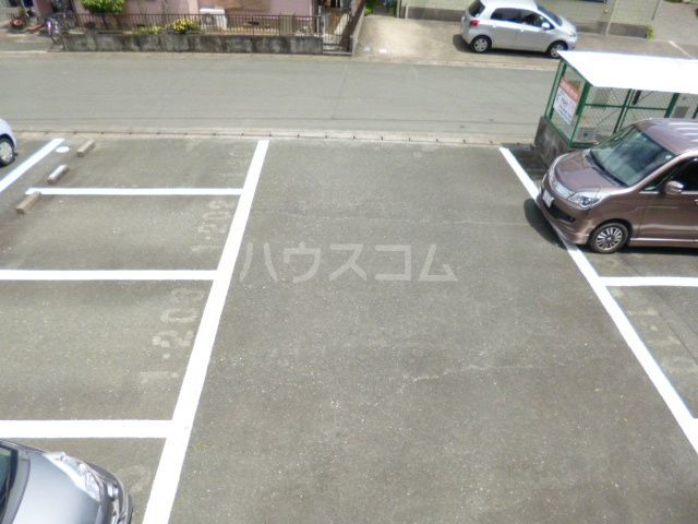 【ハイツコスモスIの駐車場】