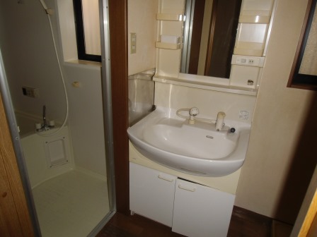 洗面設備　シャワー付き洗面台