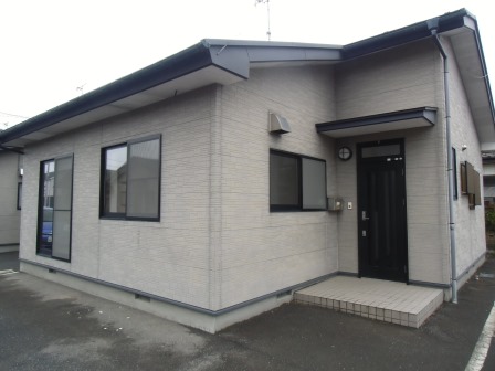 建物外観　道路側の建物です