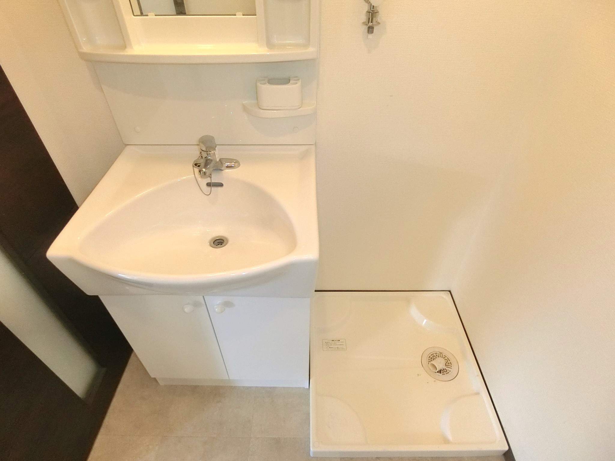 洗面設備　室内に洗濯機置き場を完備です☆