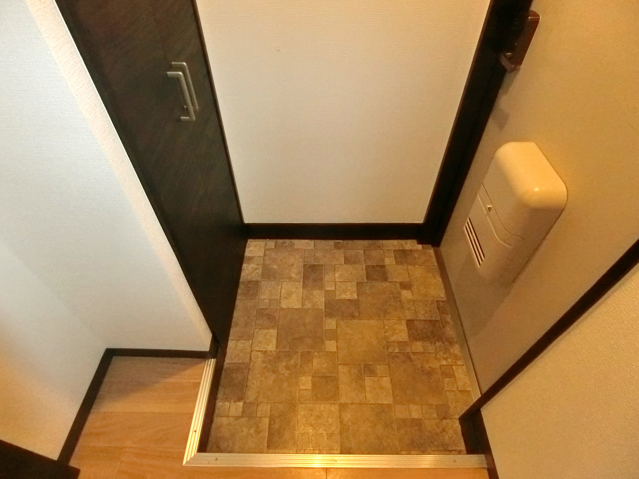 玄関　大型のシューズボックスを完備です☆