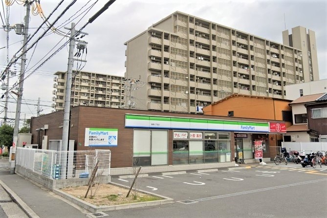 コンビニ　ファミリーマート喜連７丁目店（コンビニ）まで88m