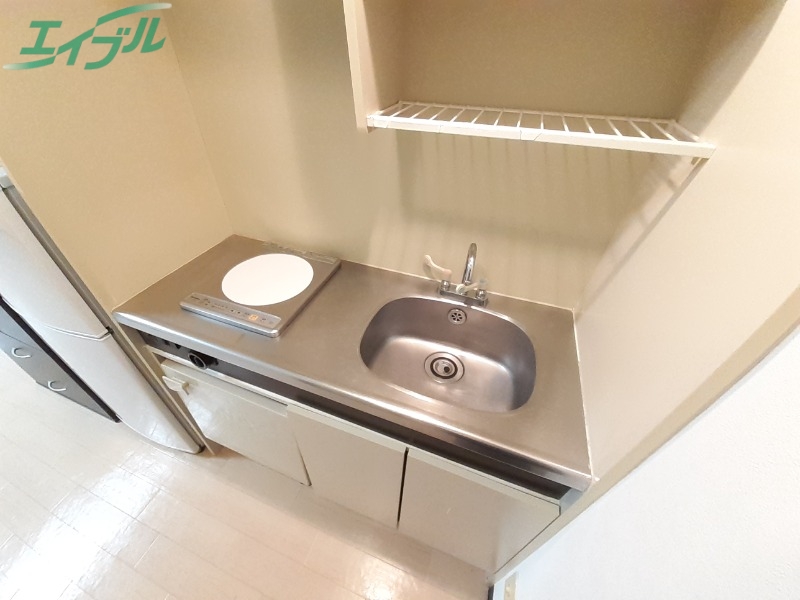 キッチン　同物件別部屋です