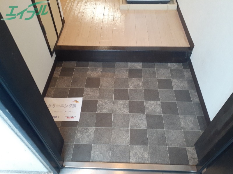 玄関　同物件別部屋です