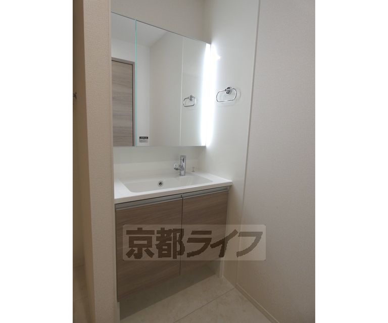 洗面設備　独立洗面台です