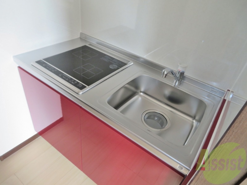 キッチン　一人暮らしには十分な大きさのキッチンですね。