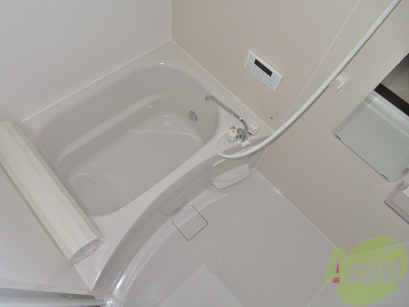 バス・シャワールーム　清潔感のある浴室ですね。機能性も使い勝手も良さそうです。